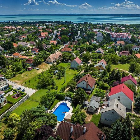Fuege Villa Luxury & Wellness บาลาตอนฟือเรด ภายนอก รูปภาพ