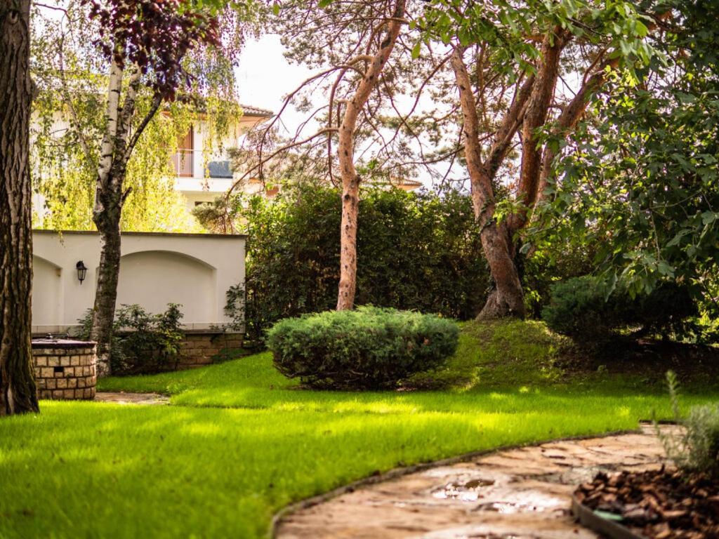 Fuege Villa Luxury & Wellness บาลาตอนฟือเรด ภายนอก รูปภาพ