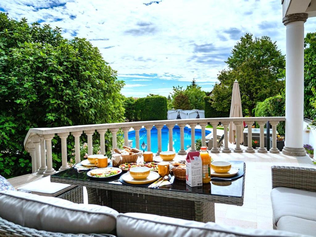 Fuege Villa Luxury & Wellness บาลาตอนฟือเรด ภายนอก รูปภาพ