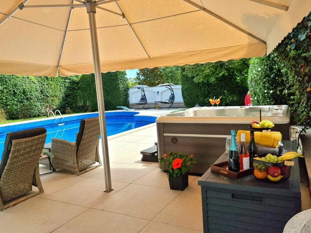 Fuege Villa Luxury & Wellness บาลาตอนฟือเรด ภายนอก รูปภาพ