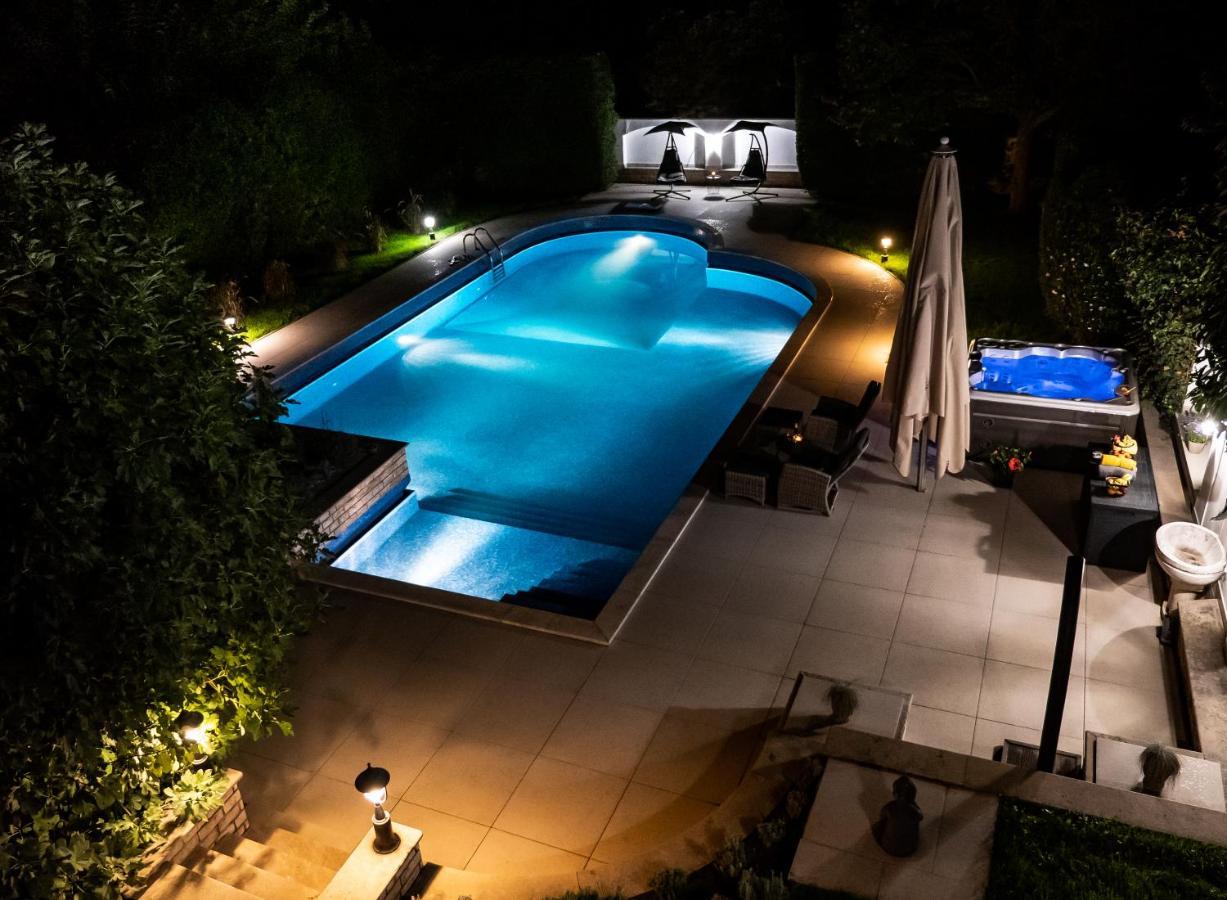 Fuege Villa Luxury & Wellness บาลาตอนฟือเรด ภายนอก รูปภาพ