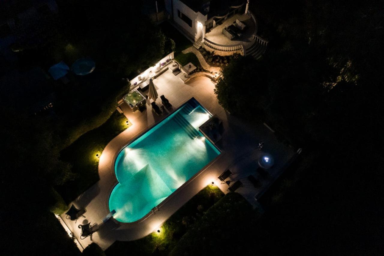 Fuege Villa Luxury & Wellness บาลาตอนฟือเรด ภายนอก รูปภาพ