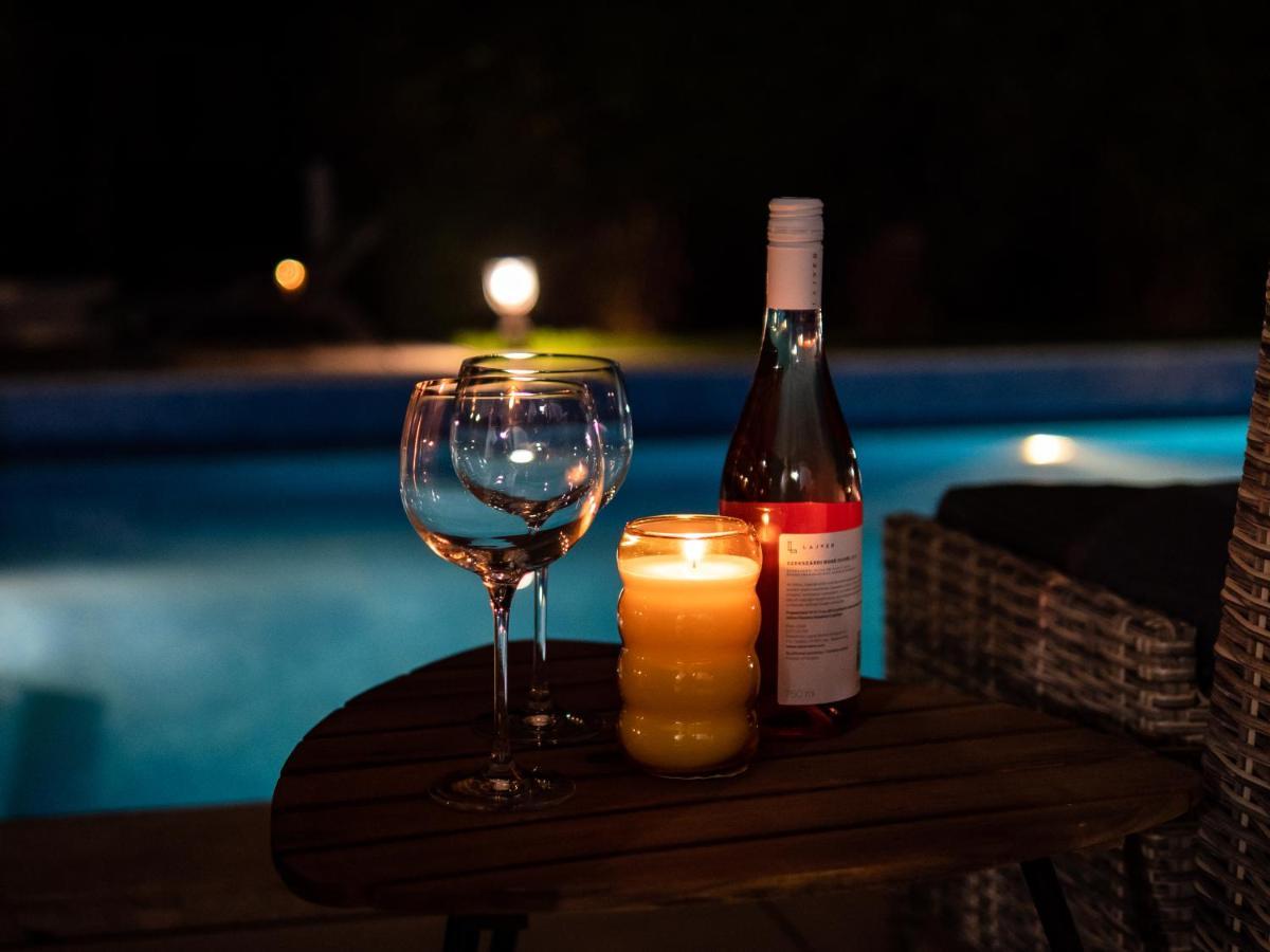Fuege Villa Luxury & Wellness บาลาตอนฟือเรด ภายนอก รูปภาพ