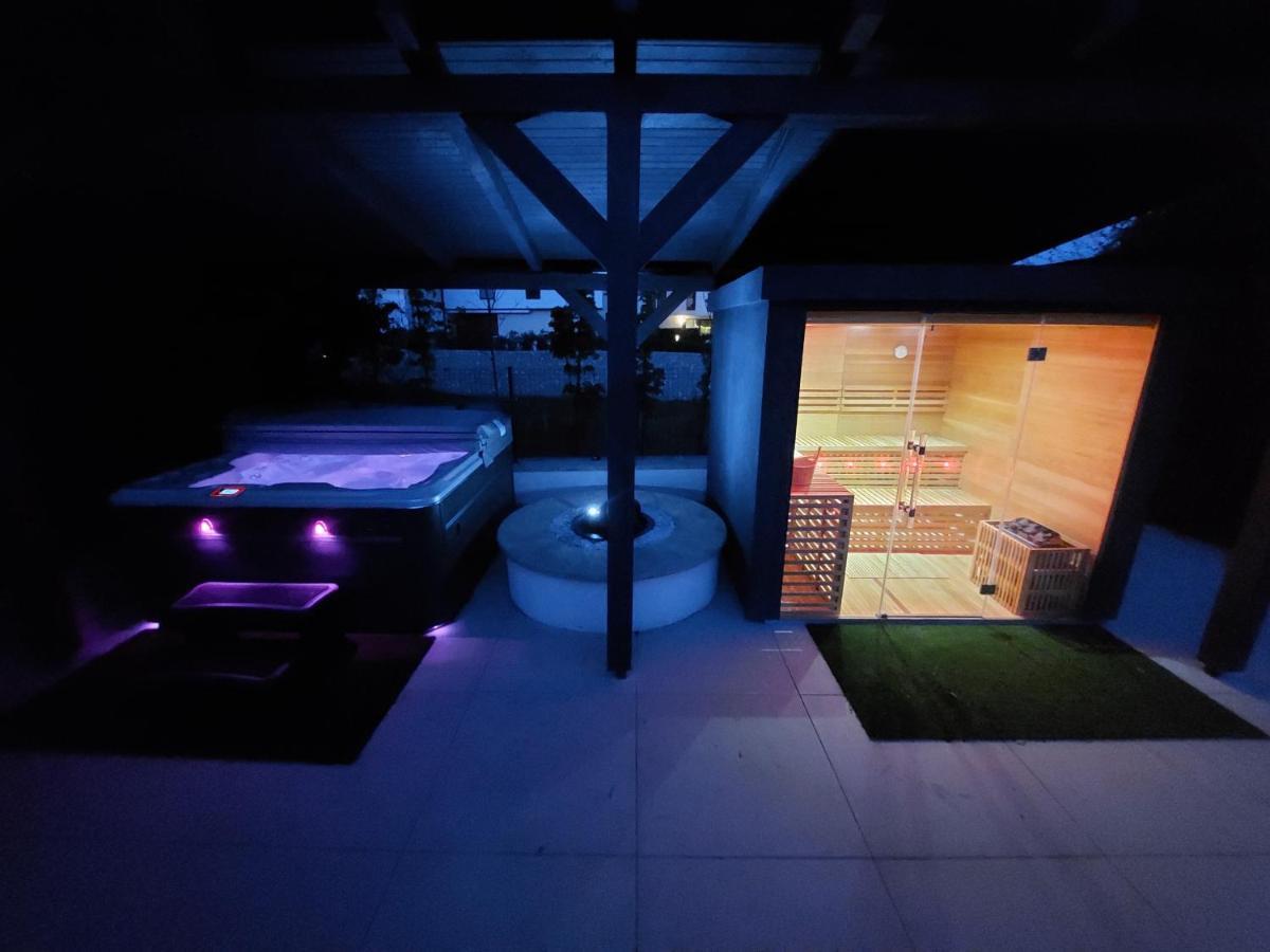 Fuege Villa Luxury & Wellness บาลาตอนฟือเรด ภายนอก รูปภาพ