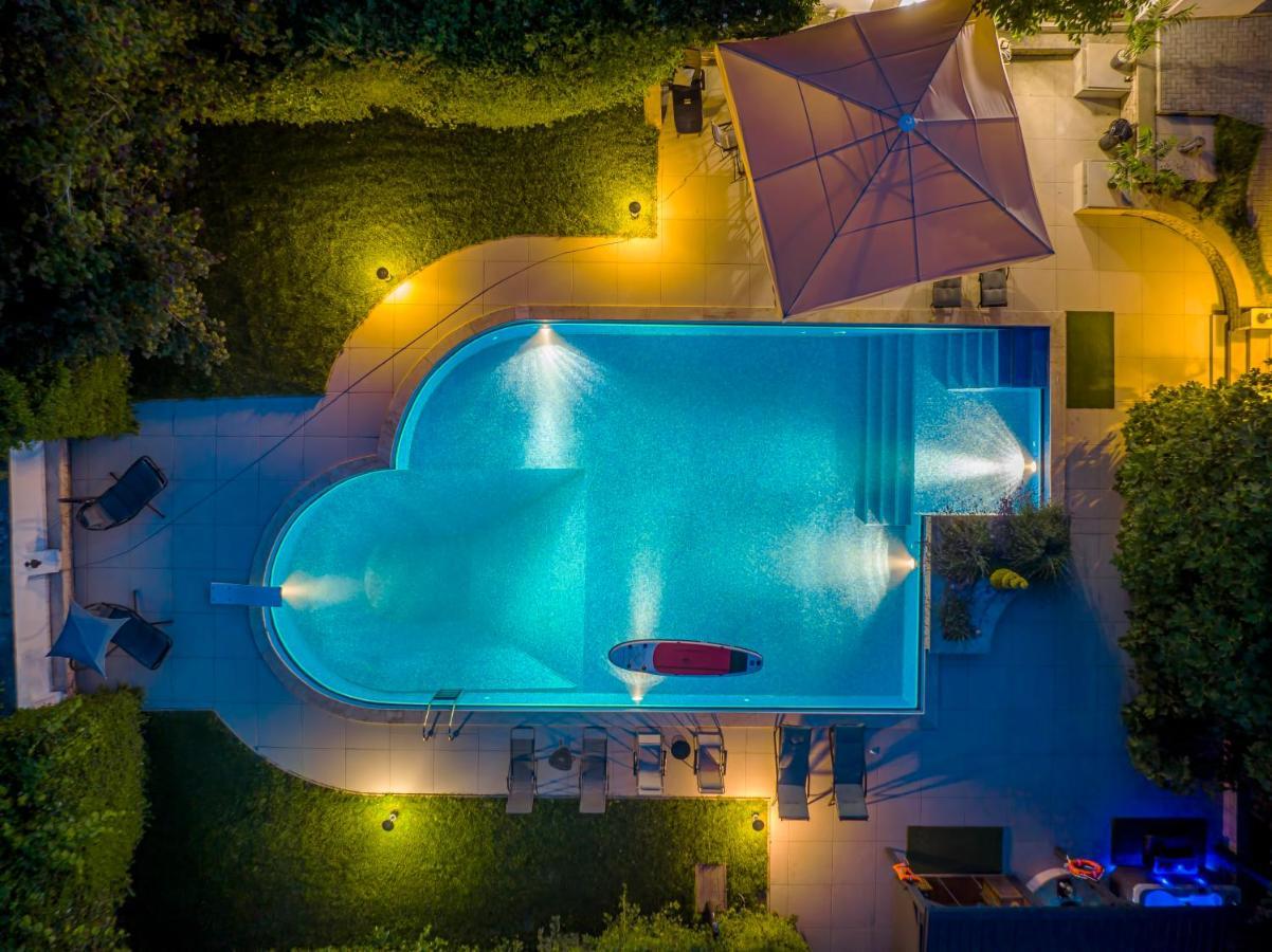 Fuege Villa Luxury & Wellness บาลาตอนฟือเรด ภายนอก รูปภาพ
