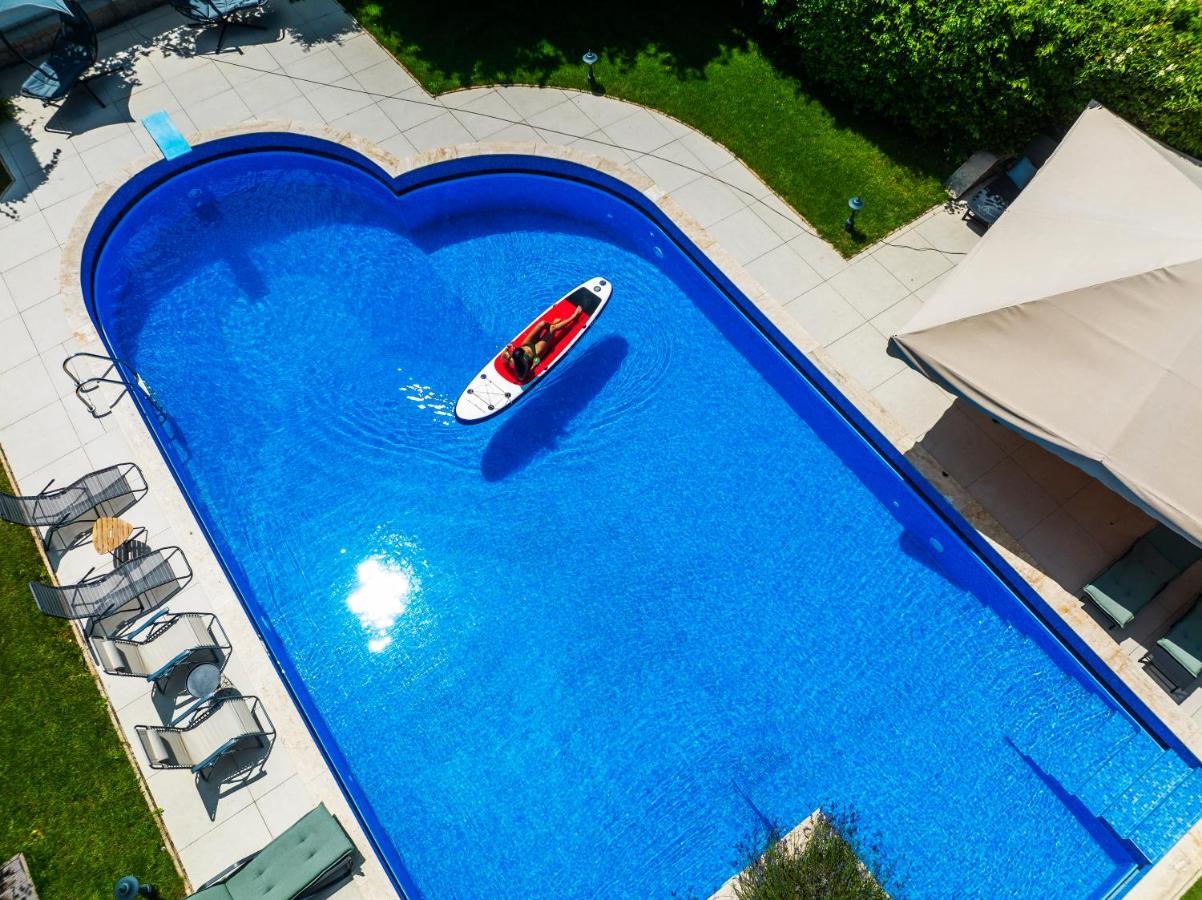 Fuege Villa Luxury & Wellness บาลาตอนฟือเรด ภายนอก รูปภาพ