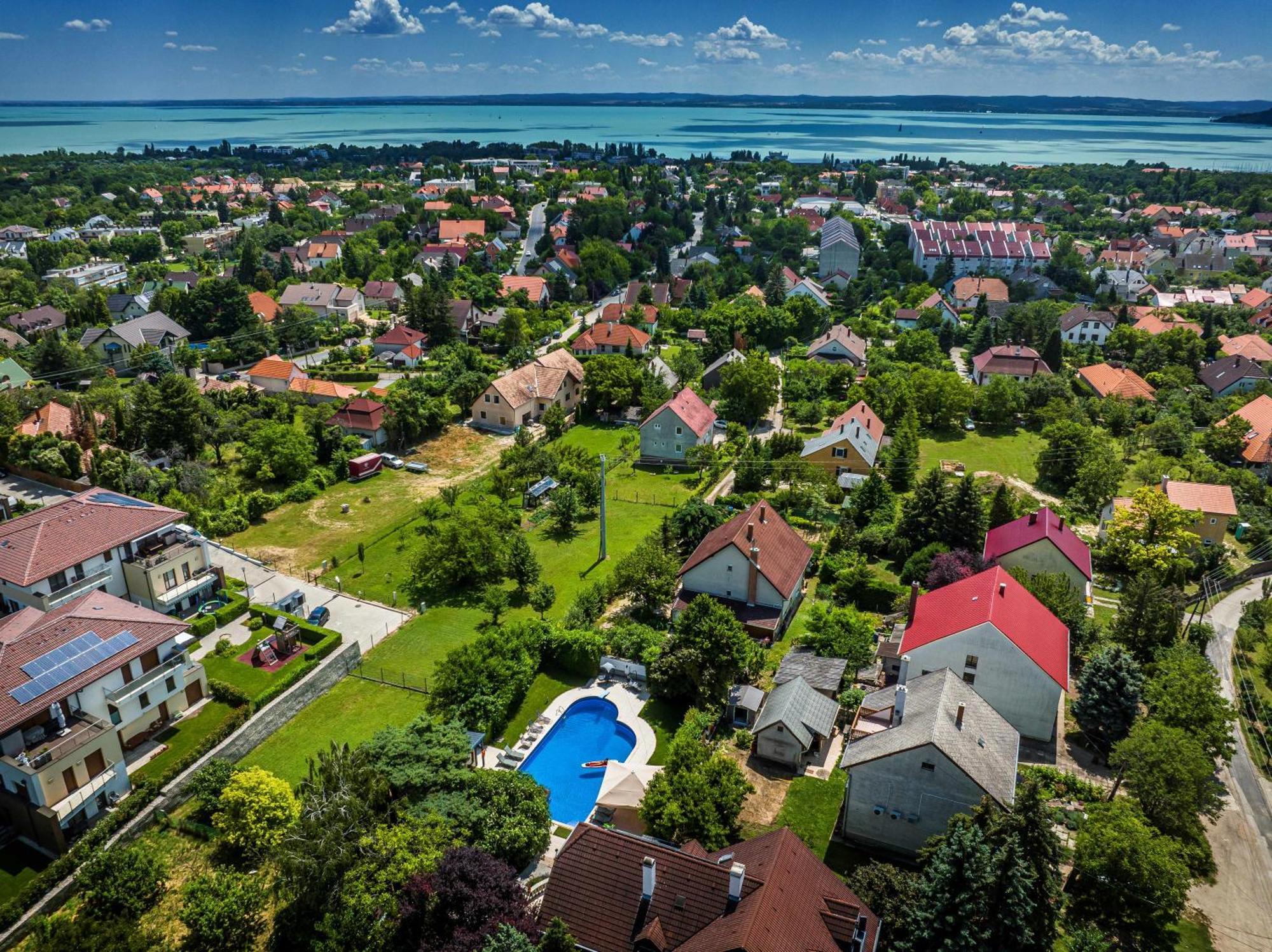 Fuege Villa Luxury & Wellness บาลาตอนฟือเรด ภายนอก รูปภาพ