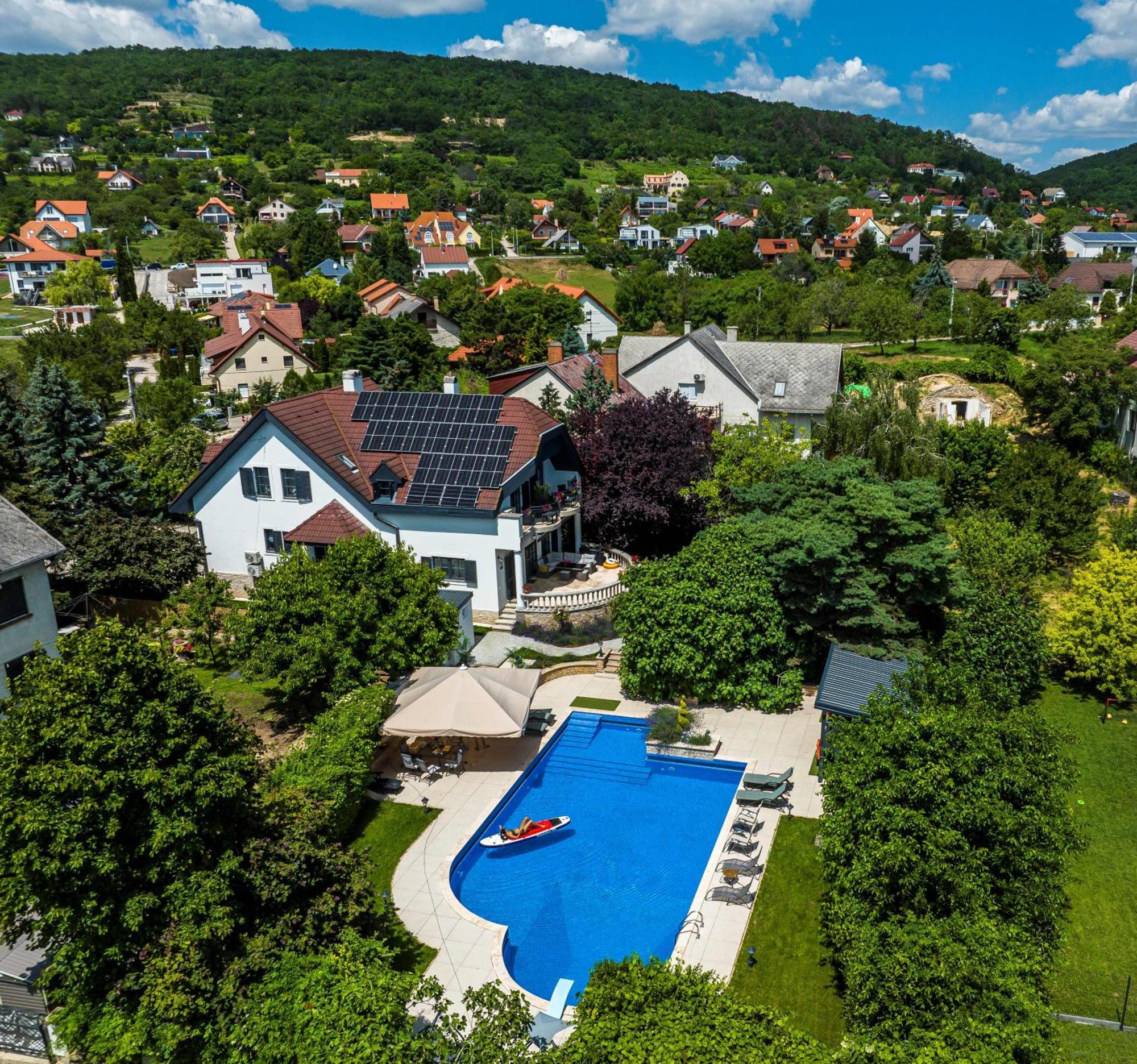 Fuege Villa Luxury & Wellness บาลาตอนฟือเรด ภายนอก รูปภาพ